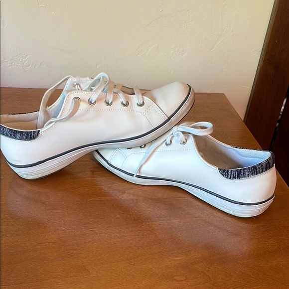 Grasshoppers White Classic Low-Top Sneakers - Picture 8 of 8